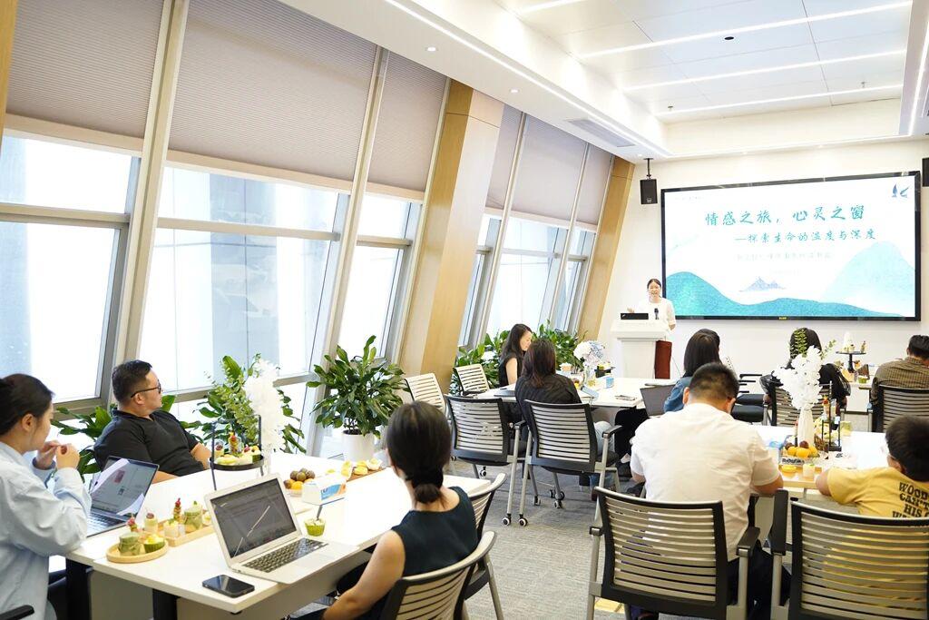 智仁读书会丨“情感之旅，心灵之窗——探索生命的温度与深度”主题6月读书会活动举行