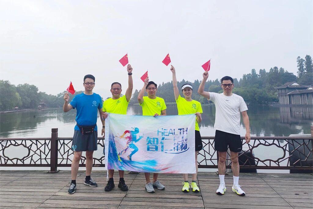 智仁新闻 | 金秋送爽日，跑团庆“双节”