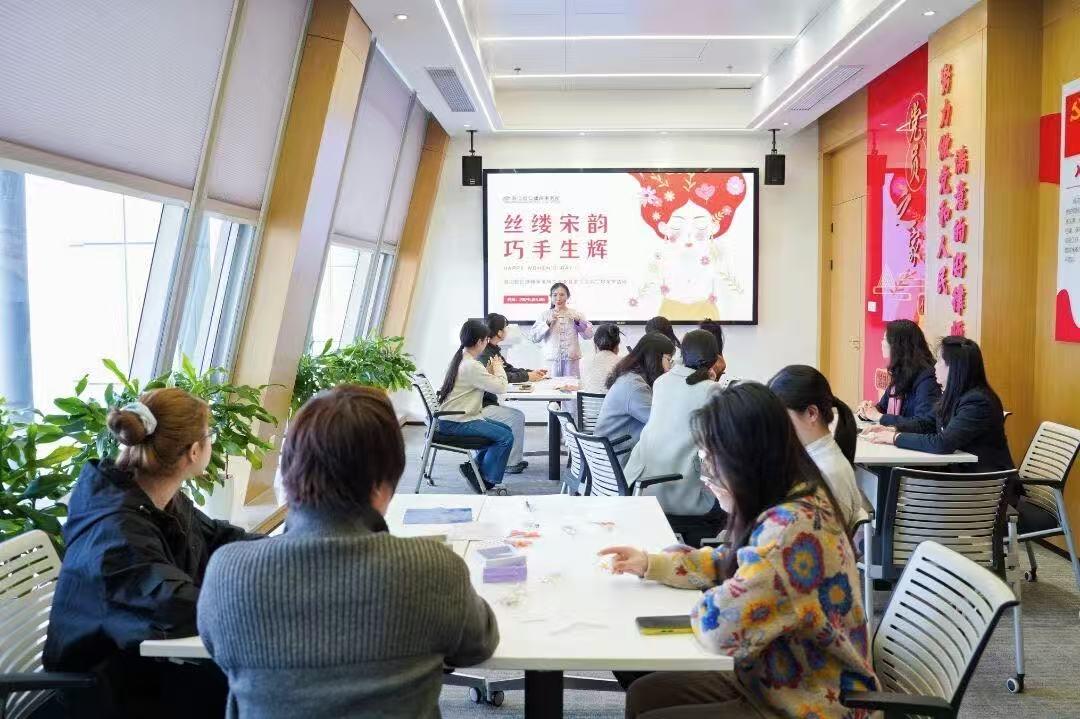 智仁新闻 | 丝缕宋韵 巧手生辉—— 浙江智仁律师事务所举办“三八”妇女节非遗手作体验活动