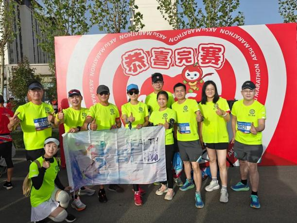 智仁新闻｜炽如晨曦，破浪前行——智仁跑团马拉松精彩瞬间集锦