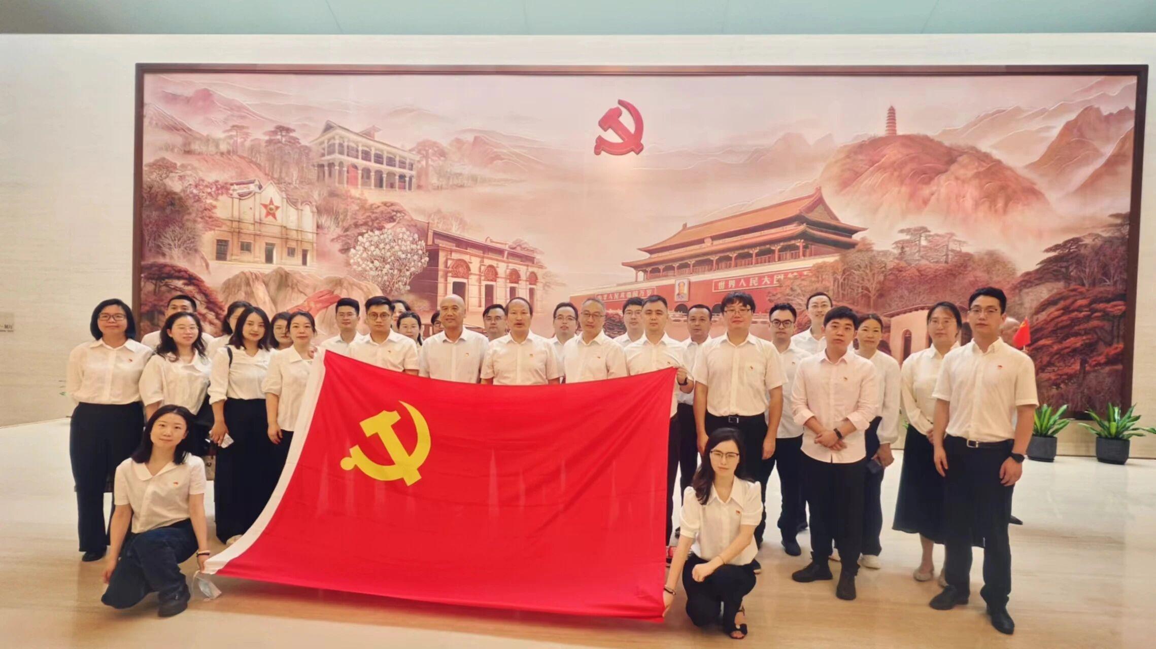 智仁党建丨迎七一活动之：“初心向党·逐梦亚运”中共浙江智仁律师事务所总支部委员会党员集体参观一大会址