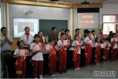 “六一”节智仁律师为育才学生颁发“智仁奖学金”